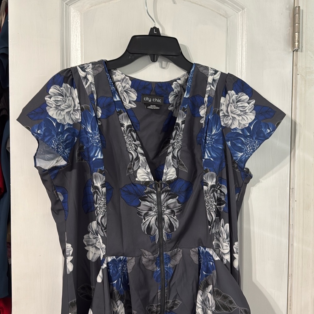 City chic zip front with large pockets size 14